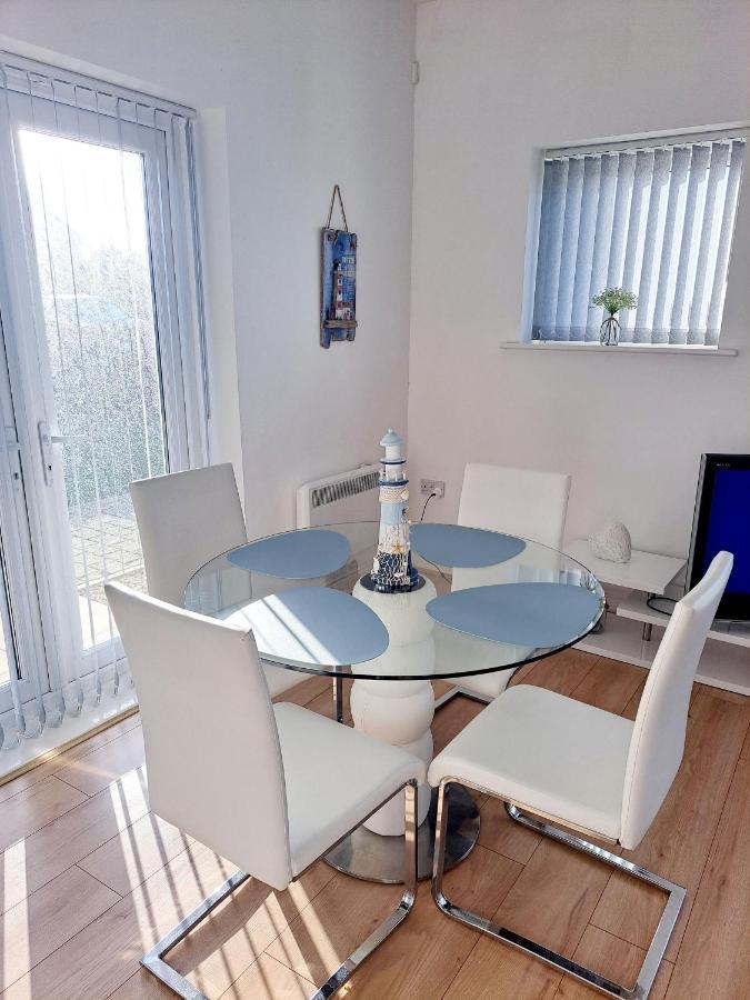 Coastal Apartment With Beach On Your Doorstep! Llanelli Exterior photo