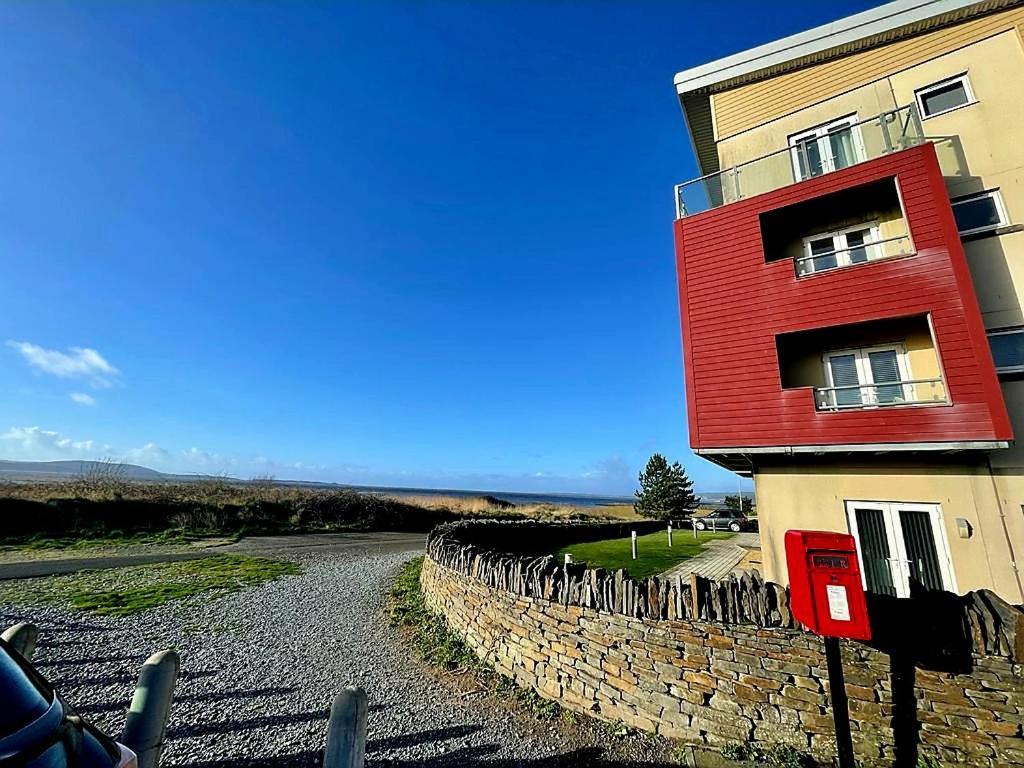 Coastal Apartment With Beach On Your Doorstep! Llanelli Exterior photo